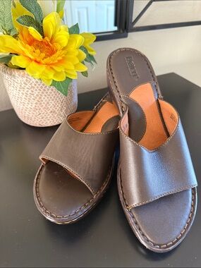 Born Leather Slip On Mule Wedge Sandals